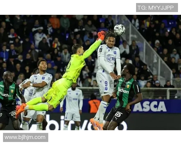 法甲激战再起马赛绝平失冠巴黎客场冷门欧塞尔九轮不胜困境加剧